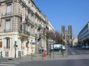 Гостиница Hôtel De La Cathédrale  Реймс